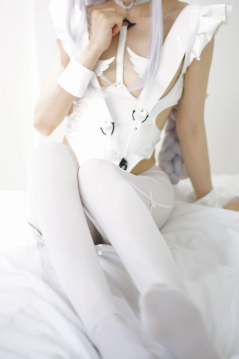 coser衣衣《恶毒兔女郎》主题写真：39张全套美图，含4个视频