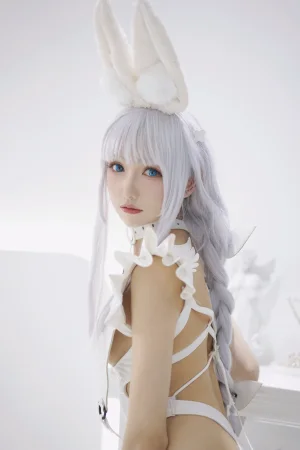 coser衣衣《恶毒兔女郎》主题写真：39张全套美图，含4个视频