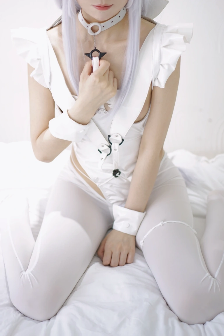 coser衣衣《恶毒兔女郎》主题写真：39张全套美图，含4个视频