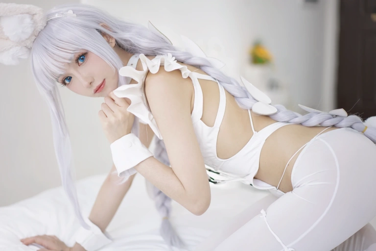 coser衣衣《恶毒兔女郎》主题写真：39张全套美图，含4个视频