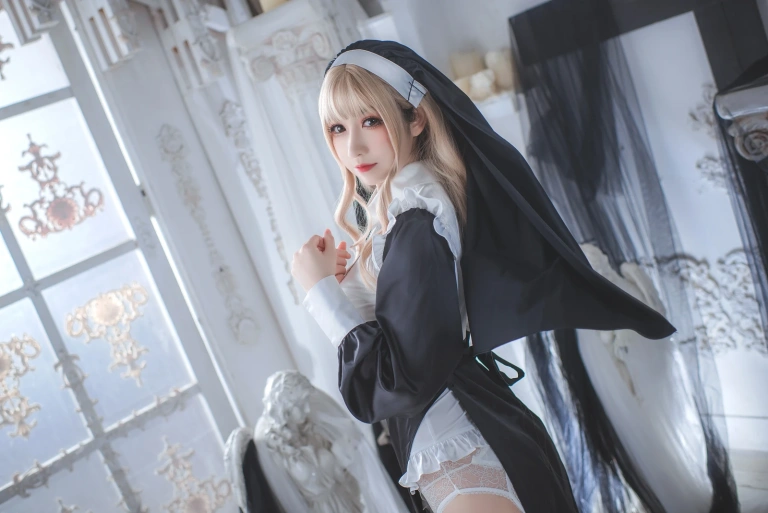 coser衣衣《修女》主题写真：59张全套美图，含2个视频
