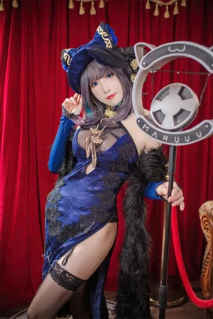 coser衣衣《碧蓝航线 柴郡旗袍》主题写真：57张全套美图