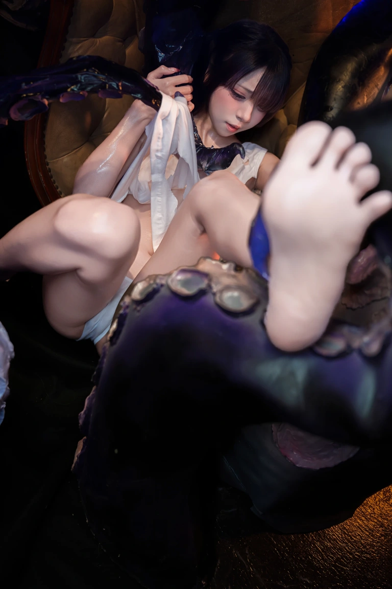 纸悦Etsu_ko《破洞背心大触手酱》主题写真：86张全套美图