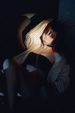 纸悦Etsu_ko《美咲泳装》主题写真：28张全套美图