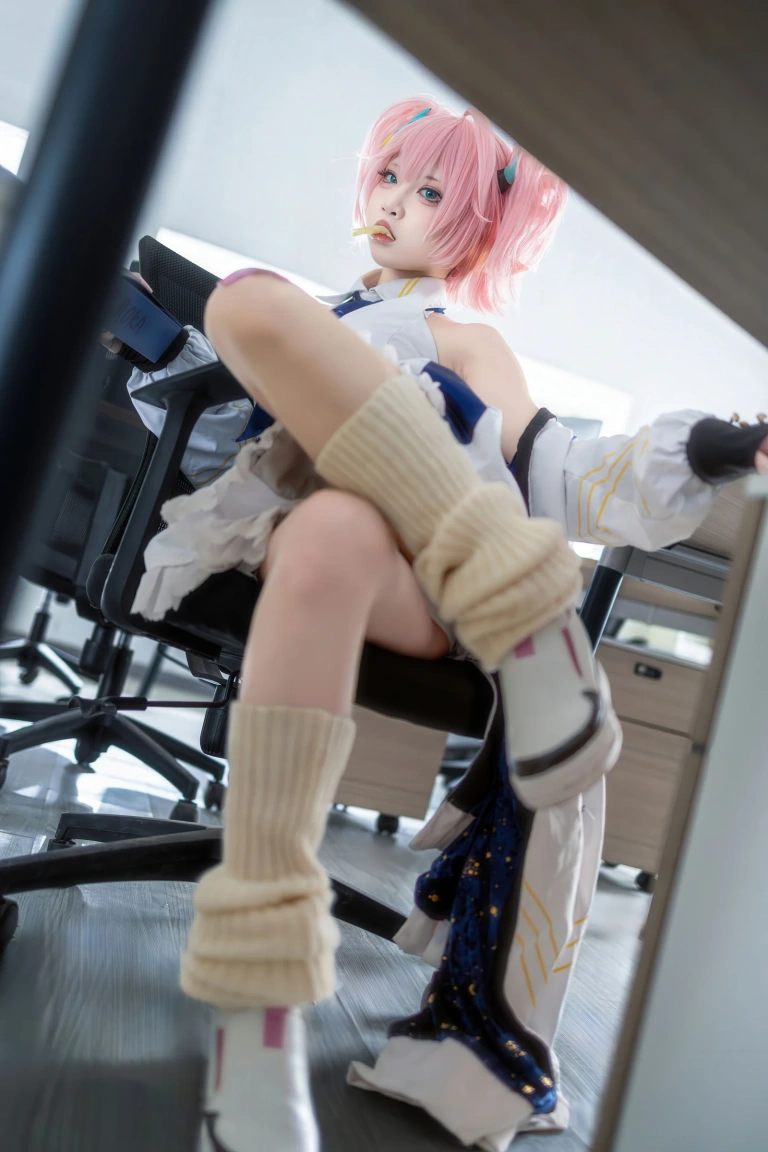 纸悦Etsu_ko《桃香》主题写真：54张全套美图