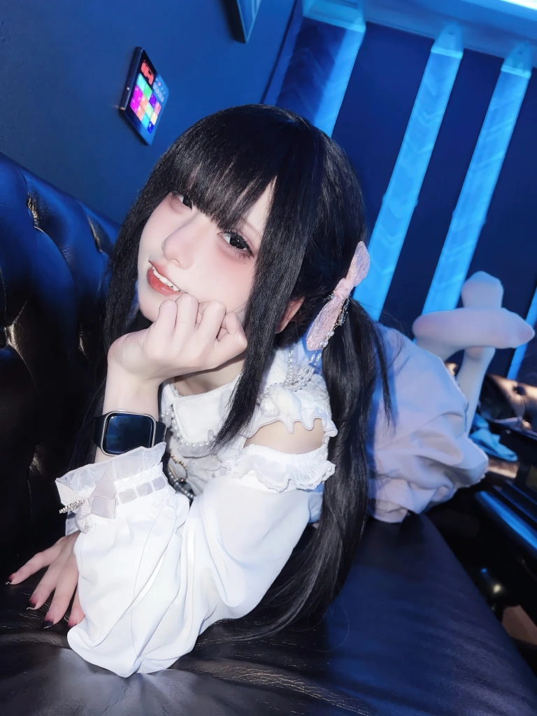 纸悦Etsu_ko《与地雷系女子的ktv约会》主题写真：44张全套美图