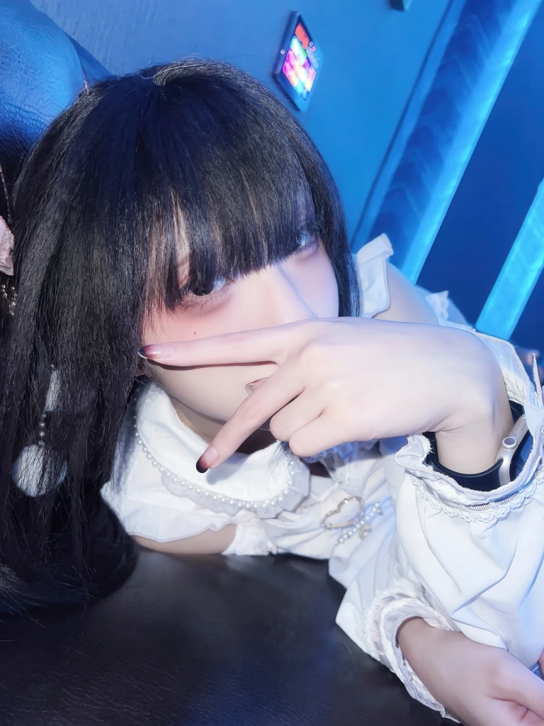纸悦Etsu_ko《与地雷系女子的ktv约会》主题写真：44张全套美图