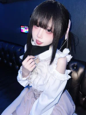 纸悦Etsu_ko《与地雷系女子的ktv约会》主题写真：44张全套美图