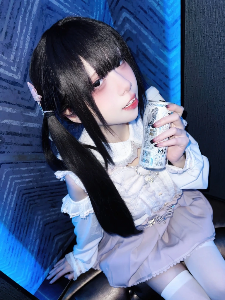 纸悦Etsu_ko《与地雷系女子的ktv约会》主题写真：44张全套美图