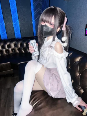 纸悦Etsu_ko《与地雷系女子的ktv约会》主题写真：44张全套美图
