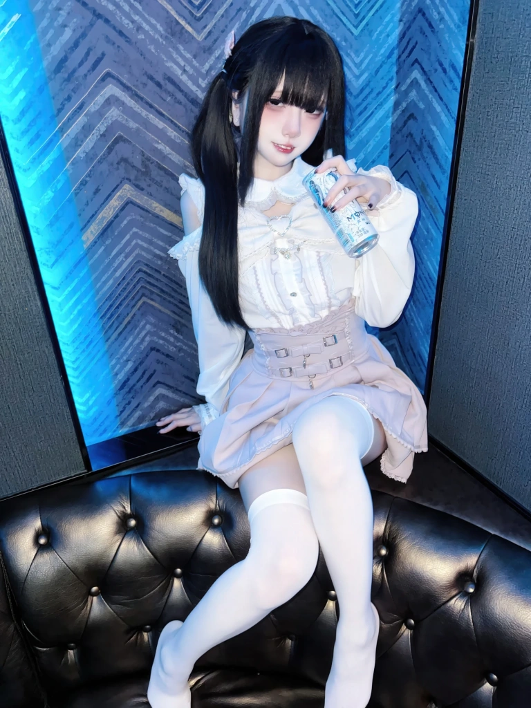 纸悦Etsu_ko《与地雷系女子的ktv约会》主题写真：44张全套美图