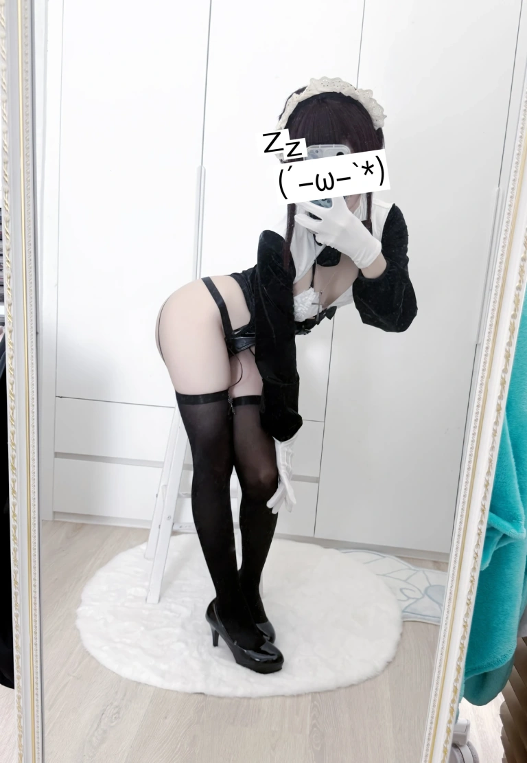 纸悦Etsu_ko《叛逆女仆》主题写真：36张全套美图