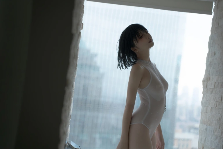 纸悦Etsu_ko《透明竞泳》主题写真：65张全套美图