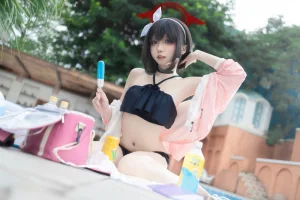 纸悦Etsu_ko《蔚蓝档案 水真白》主题写真：28张全套美图