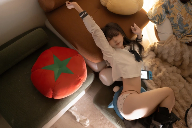 纸悦Etsu_ko《真爱JK》主题写真：35张全套美图