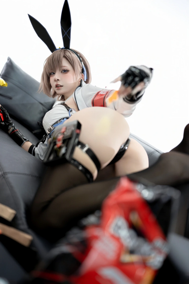 纸悦Etsu_ko《外卖兔》主题写真：65张全套美图