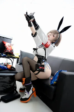 纸悦Etsu_ko《外卖兔》主题写真：65张全套美图