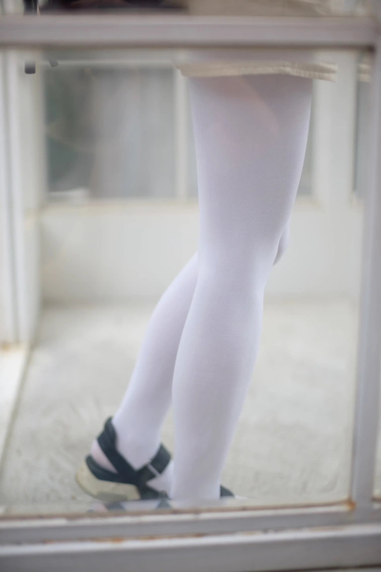 森萝财团《FREE-001》主题写真：59张全套美图