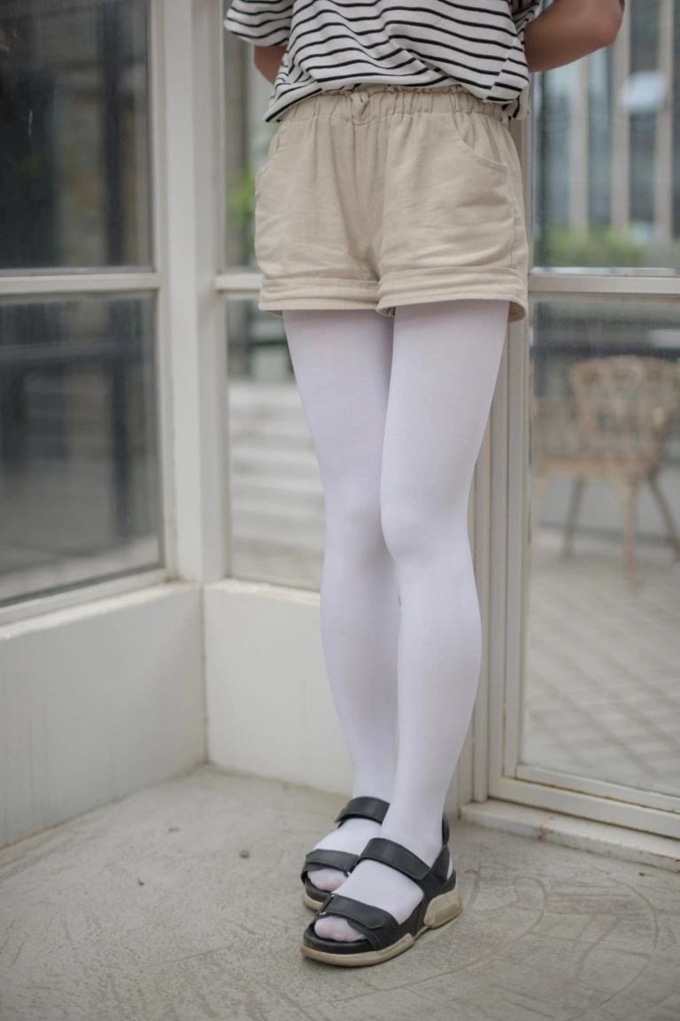 森萝财团《FREE-001》主题写真：59张全套美图