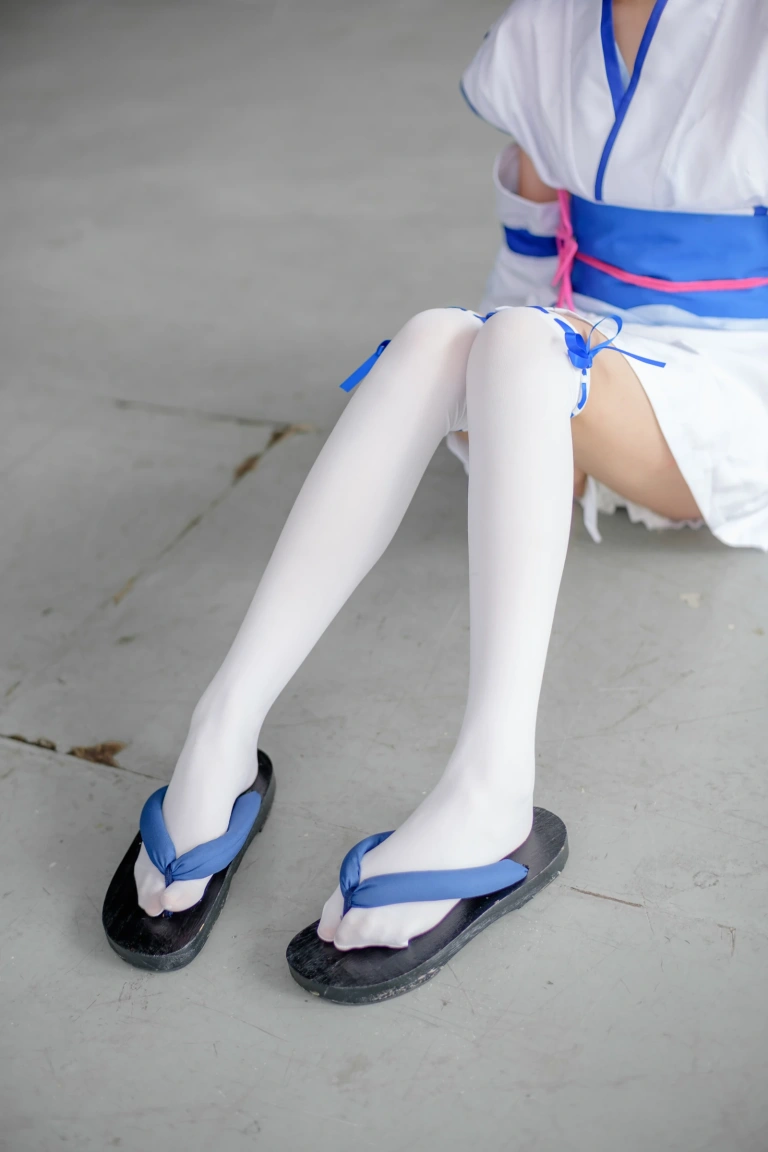 森萝财团《FREE-002》主题写真：15张全套美图