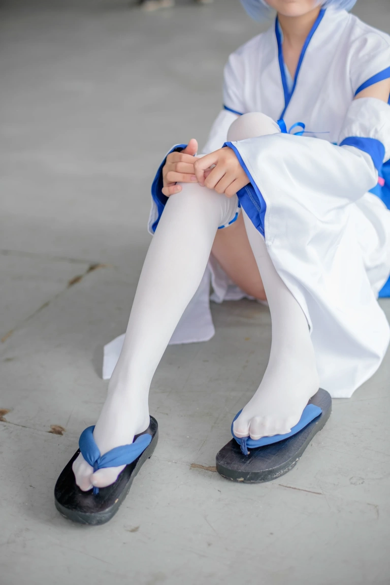 森萝财团《FREE-002》主题写真：15张全套美图