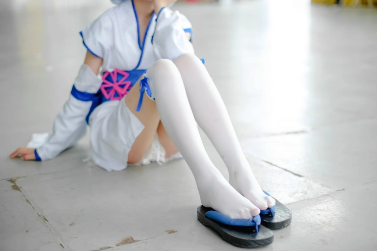 森萝财团《FREE-002》主题写真：15张全套美图