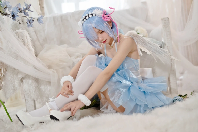 花柒Hana《蕾姆大天使》主题写真：19张全套美图