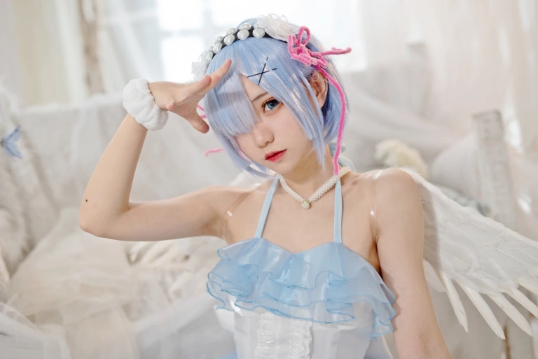 花柒Hana《蕾姆大天使》主题写真：19张全套美图