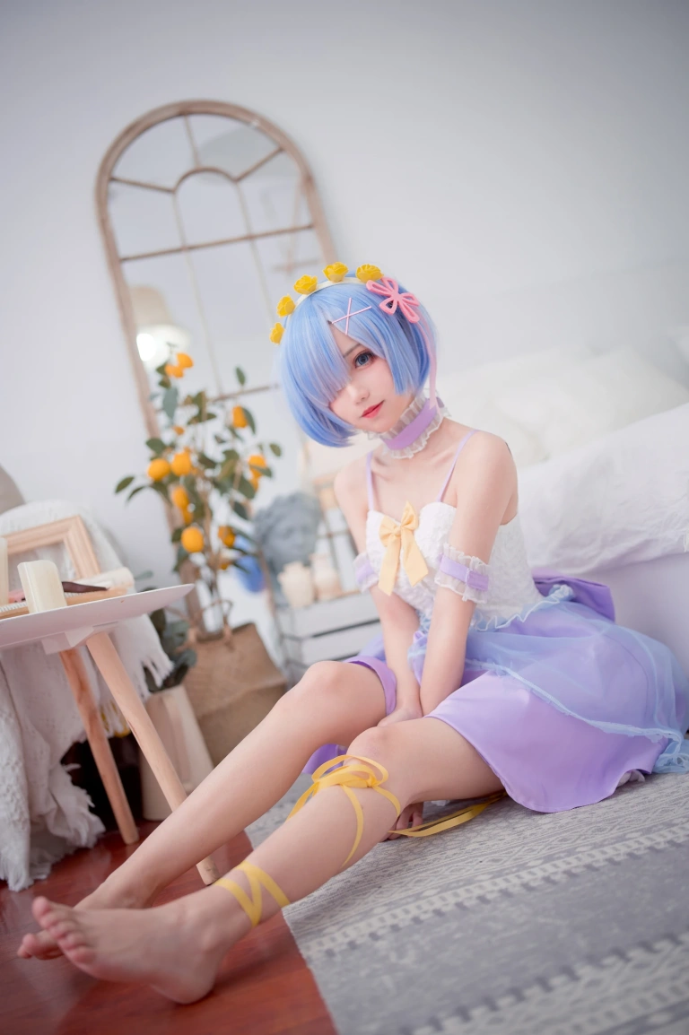 花柒Hana《蕾姆CLEAR DRESS》主题写真：15张全套美图