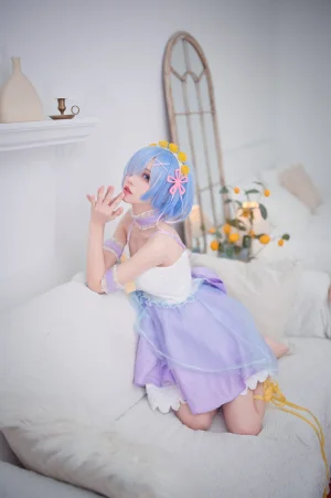 花柒Hana《蕾姆CLEAR DRESS》主题写真：15张全套美图