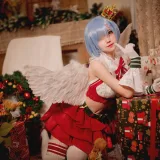 花柒Hana《圣诞蕾姆cos》主题写真：22张全套美图