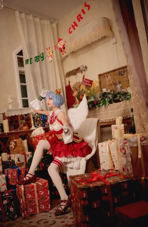 花柒Hana《圣诞蕾姆cos》主题写真：22张全套美图