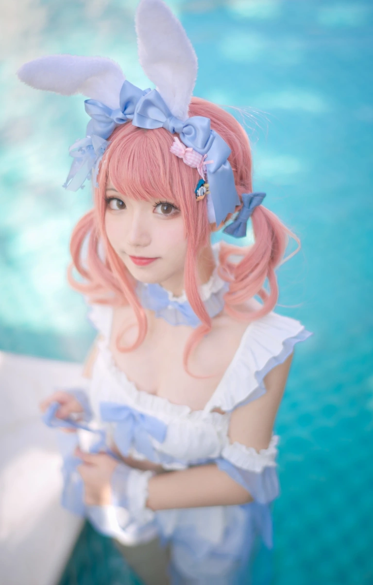 花柒Hana《夏日甜芯泳装写真》主题写真：37张全套美图