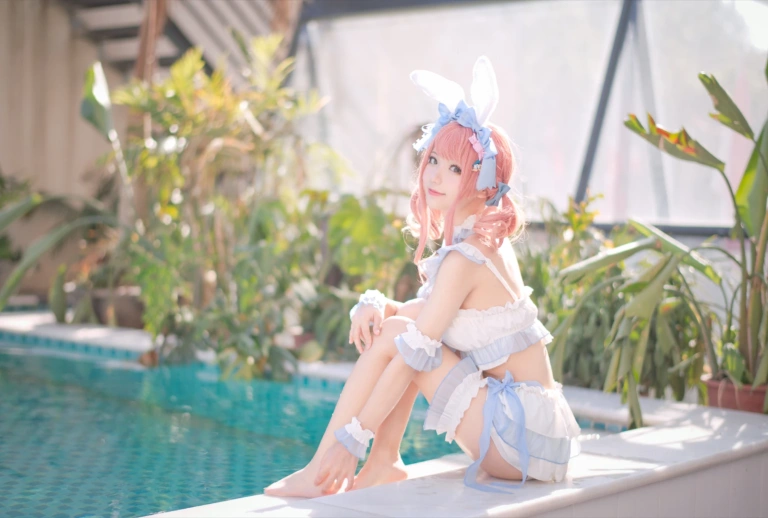 花柒Hana《夏日甜芯泳装写真》主题写真：37张全套美图