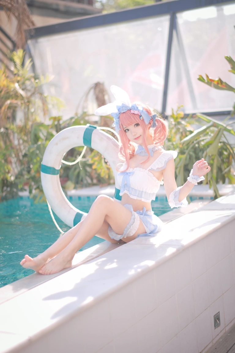 花柒Hana《夏日甜芯泳装写真》主题写真：37张全套美图