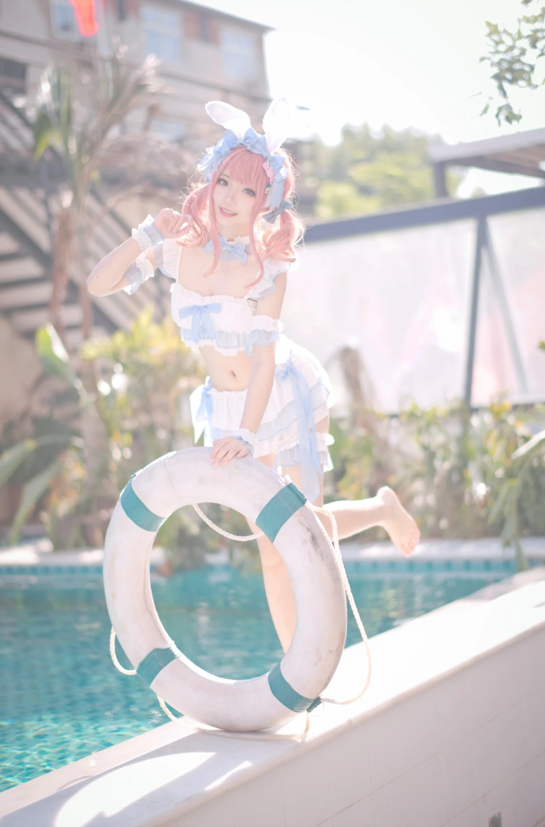 花柒Hana《夏日甜芯泳装写真》主题写真：37张全套美图