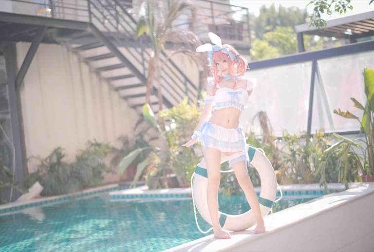 花柒Hana《夏日甜芯泳装写真》主题写真：37张全套美图