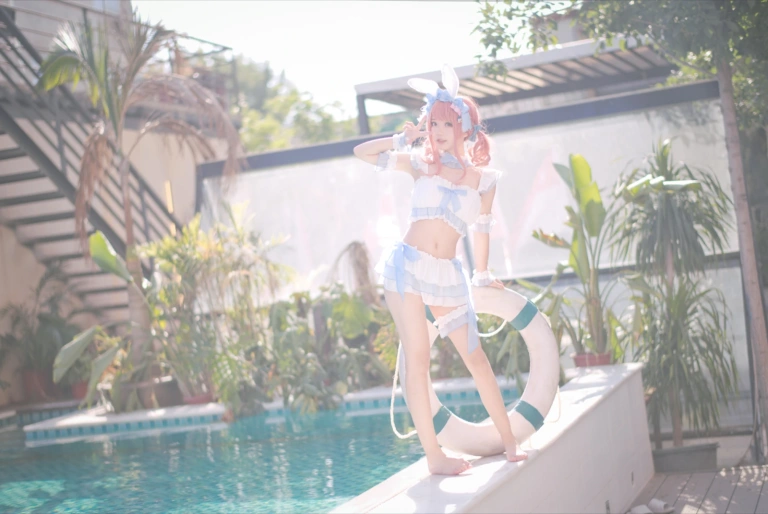 花柒Hana《夏日甜芯泳装写真》主题写真：37张全套美图