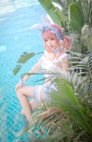 花柒Hana《夏日甜芯泳装写真》主题写真：37张全套美图