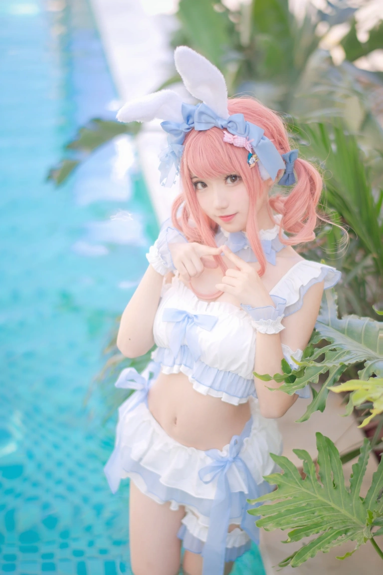花柒Hana《夏日甜芯泳装写真》主题写真：37张全套美图