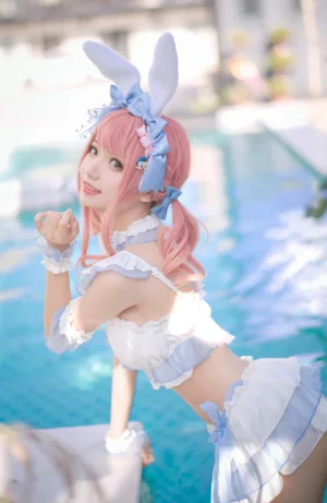 花柒Hana《夏日甜芯泳装写真》主题写真：37张全套美图