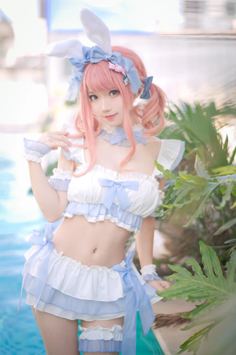 花柒Hana《夏日甜芯泳装写真》主题写真：37张全套美图