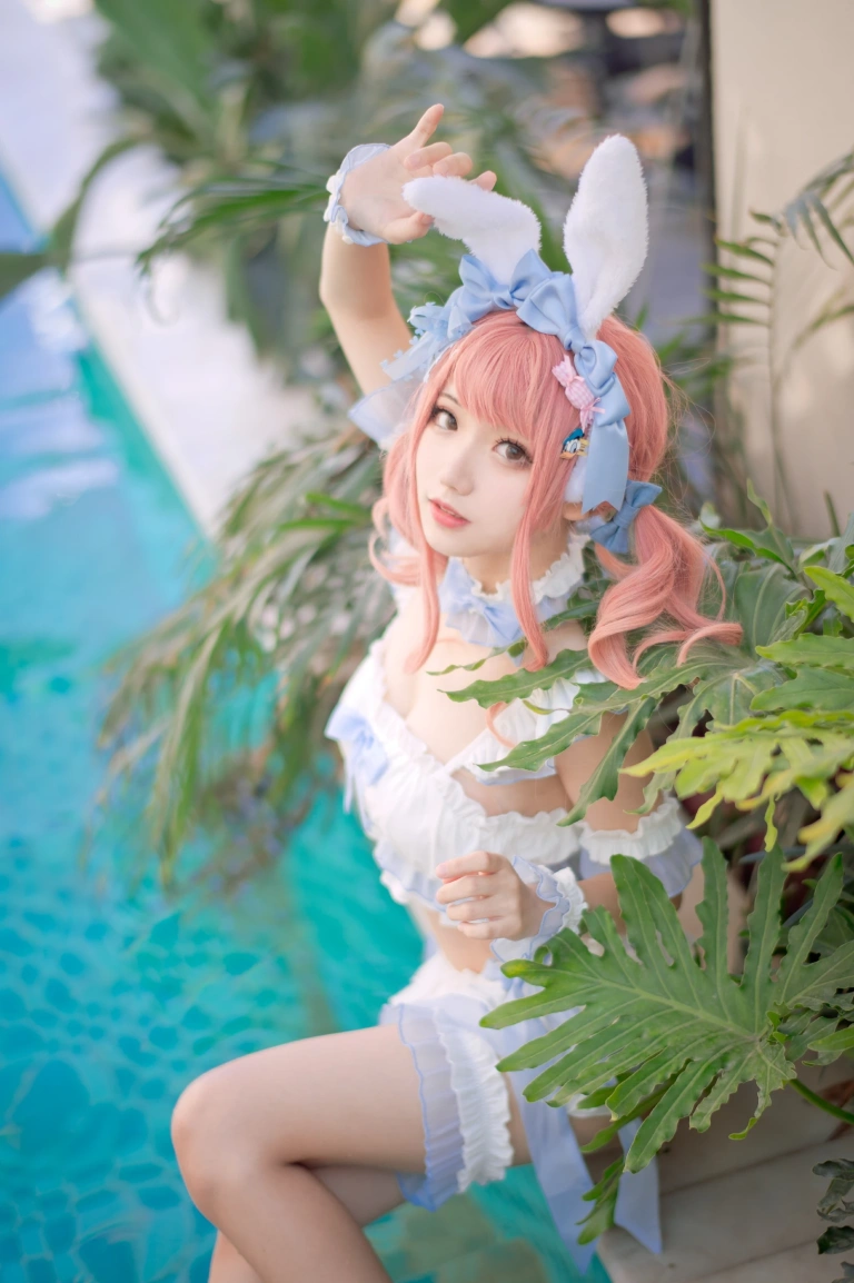 花柒Hana《夏日甜芯泳装写真》主题写真：37张全套美图