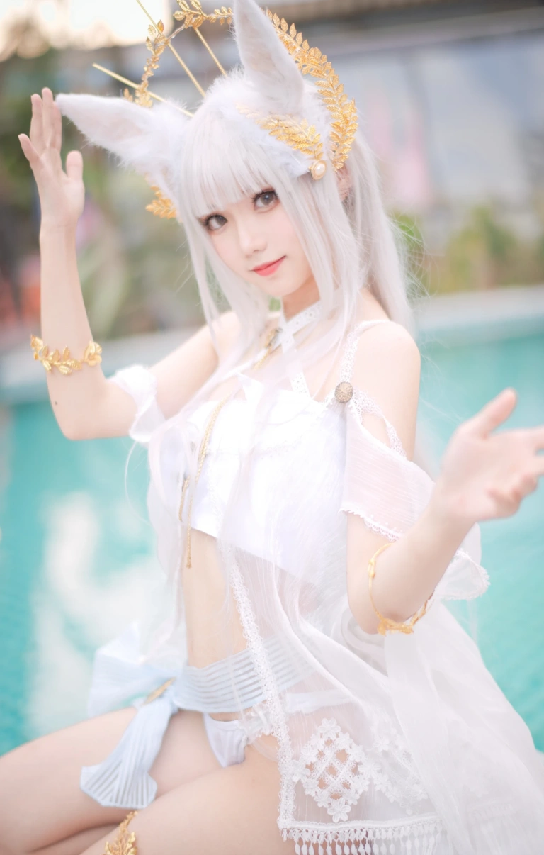 花柒Hana《白金cos泳装》主题写真：18张全套美图