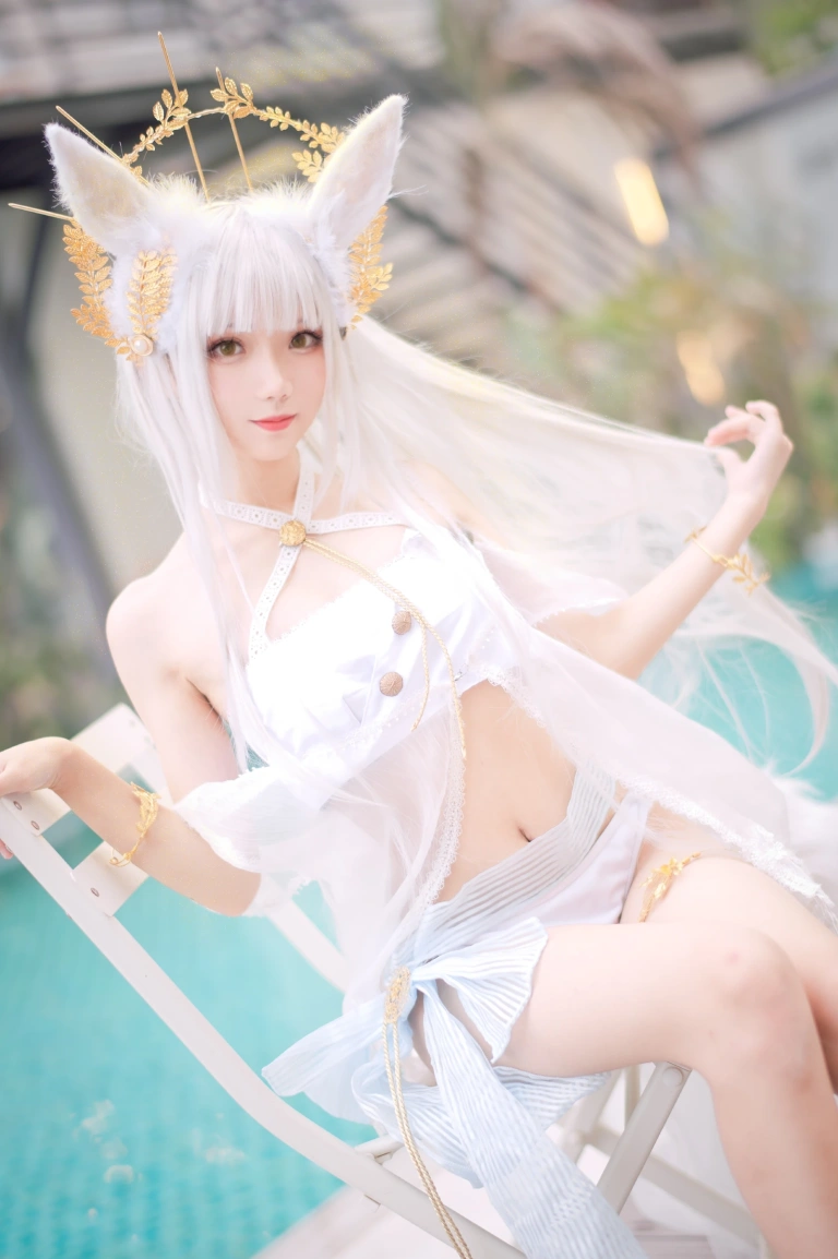 花柒Hana《白金cos泳装》主题写真：18张全套美图