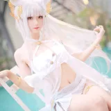 花柒Hana《白金cos泳装》主题写真：18张全套美图