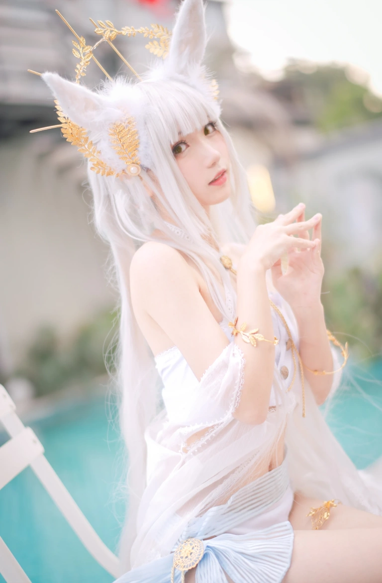花柒Hana《白金cos泳装》主题写真：18张全套美图