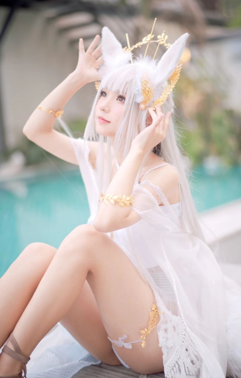 花柒Hana《白金cos泳装》主题写真：18张全套美图