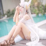 花柒Hana《白金cos泳装》主题写真：18张全套美图