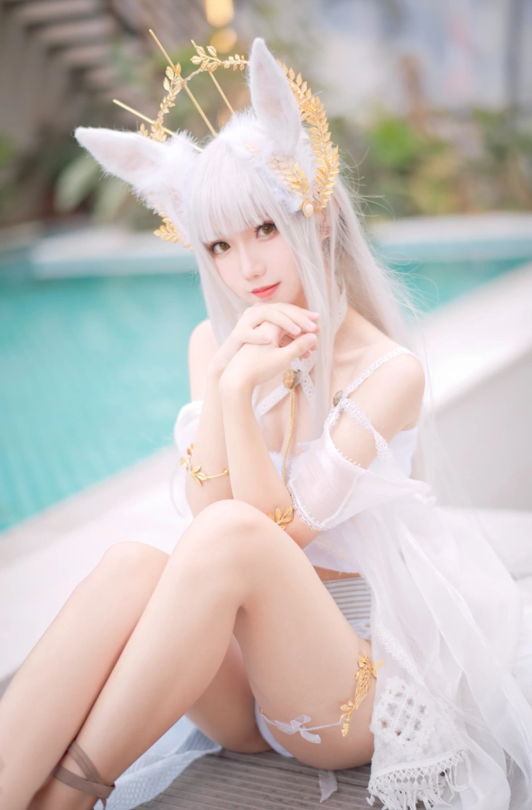 花柒Hana《白金cos泳装》主题写真：18张全套美图